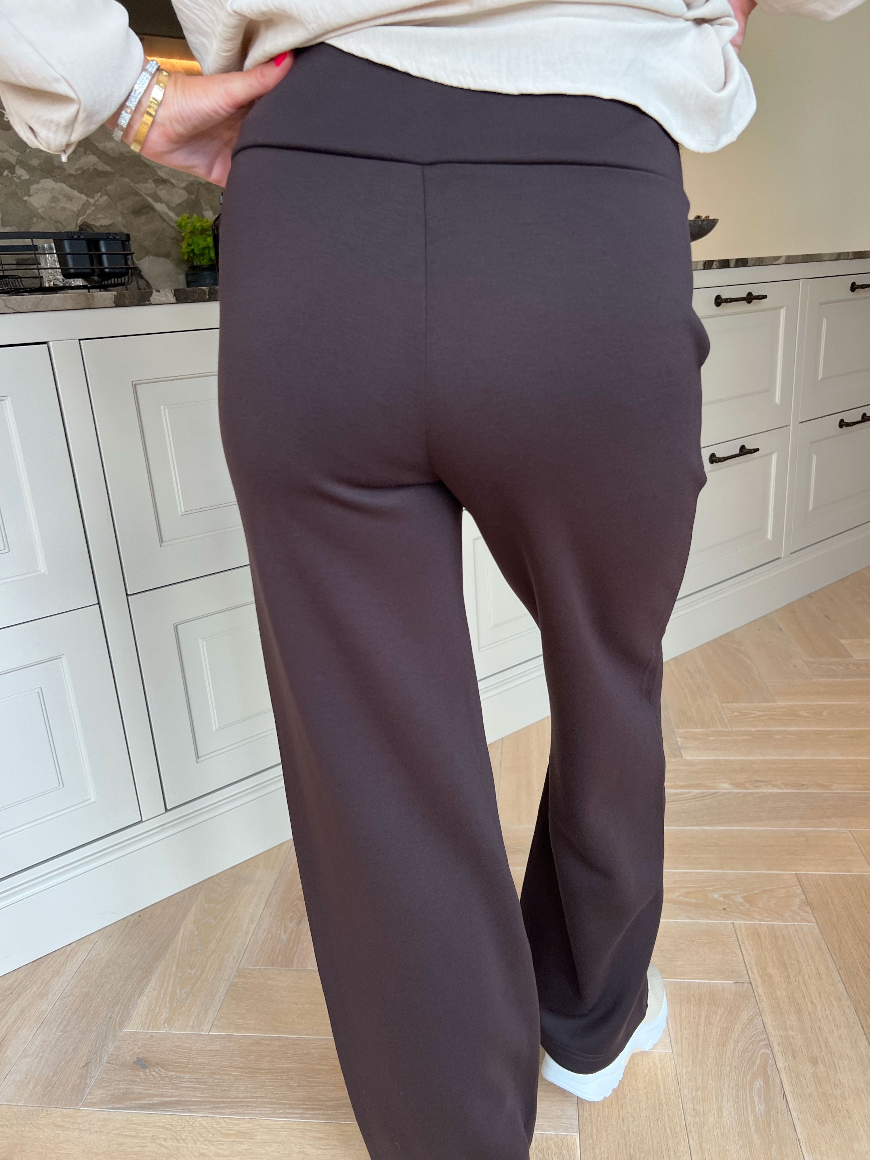 Callie - Bløde og løse bukser med elegante guldknapper foran